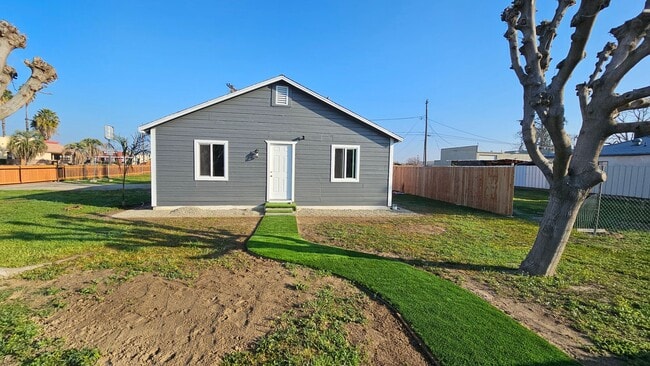 Building Photo - 2034 1st St