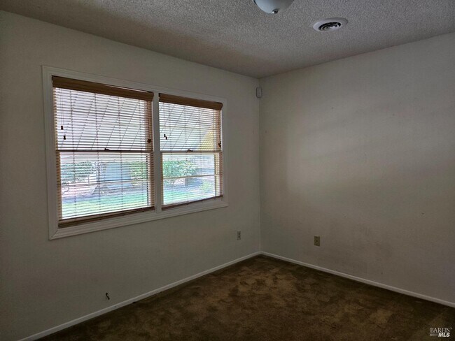 Foto del edificio - 2829 Redwood Rd