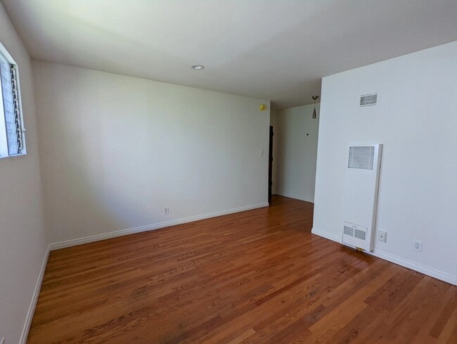 Foto del edificio - 1331 N Poinsettia Pl