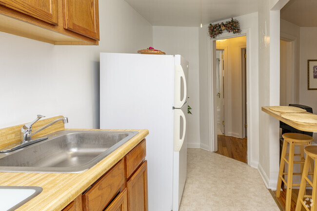 1BR, 1BA - 432 SF - Essex Village / Marlyn Gardens Apartments