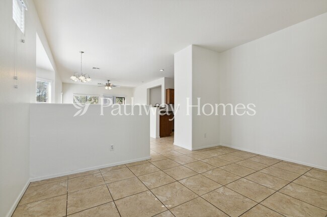 Building Photo - 15046 N 172nd Ln