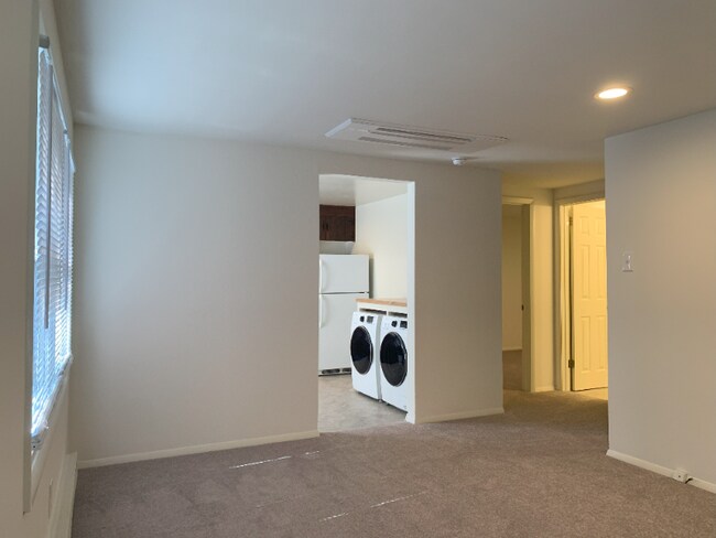 Building Photo - 139 Maple Ave