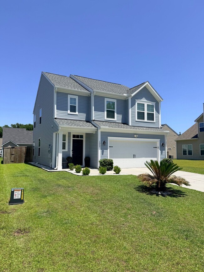 Foto del edificio - 1355 Hermitage Ln