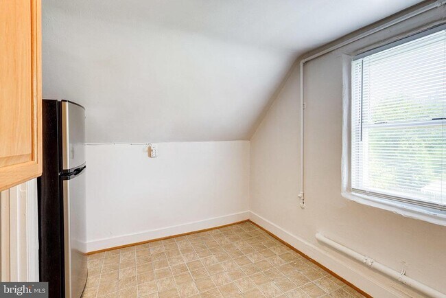 Building Photo - 5805 Arnet St