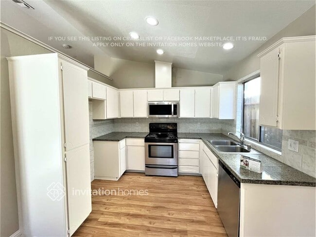 Building Photo - 160 Hawthorne Dr