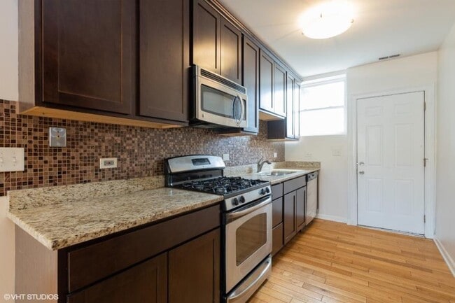 Building Photo - 2 bedroom in Chicago IL 60659