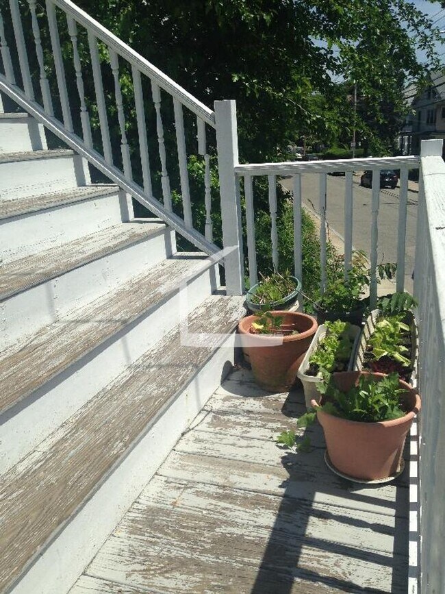 Foto del edificio - 4 bed. 2 Bath Apartment in Brighton. Laund...