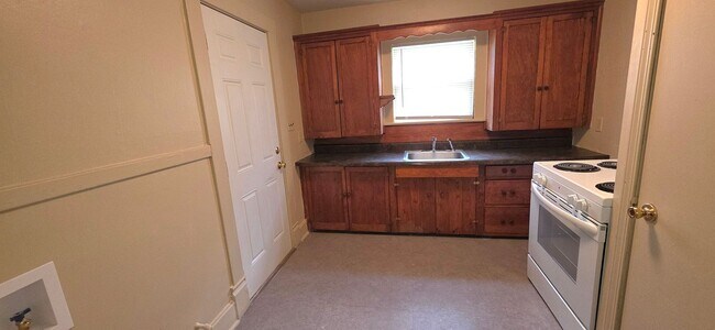 Foto del edificio - 2 Bedroom 1 Bathroom home;  $725!