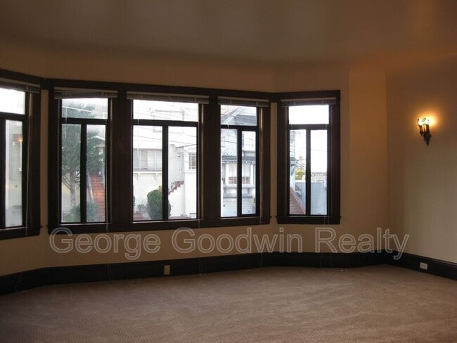 Building Photo - 1436 Funston Ave