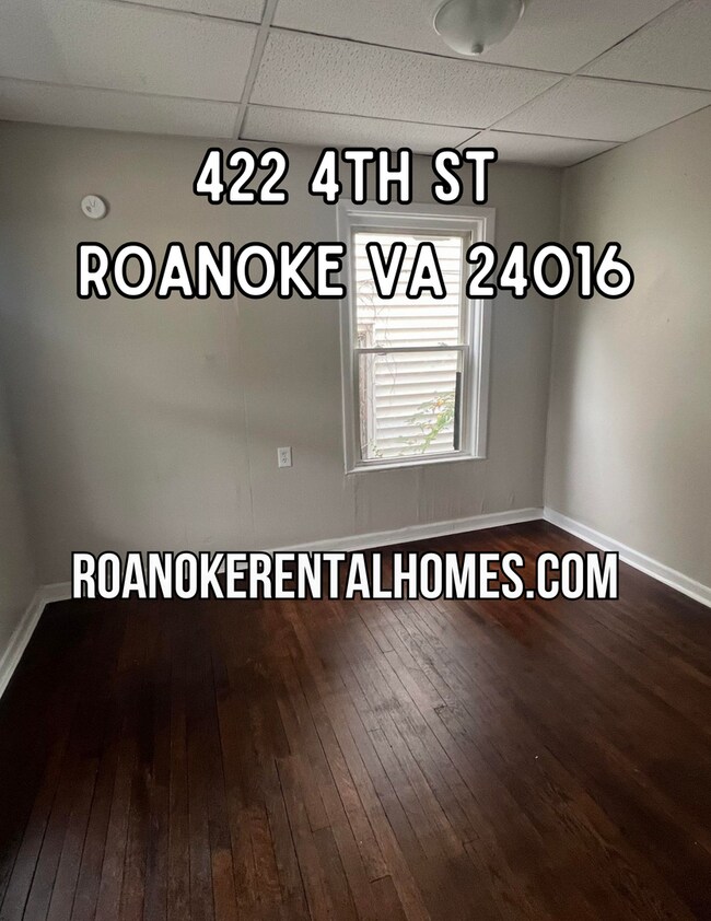 Building Photo - 422 4th St Roanoke Va 24016 2bed/1bath $950