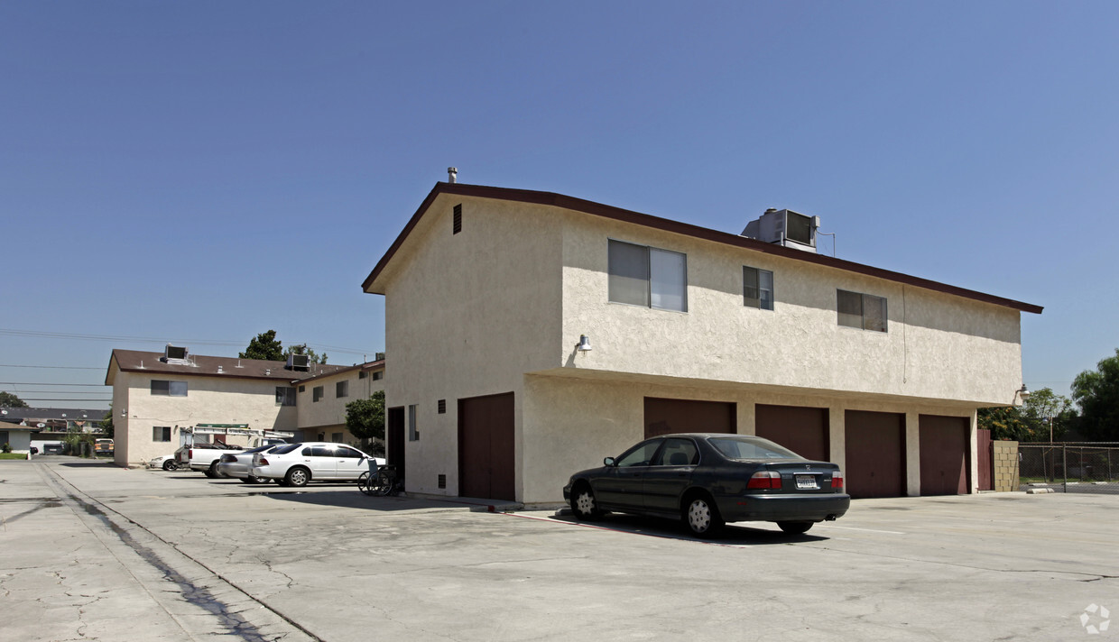 Building Photo - 16535 Randall Ave
