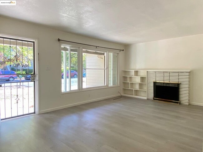 Foto del edificio - 230 Cleaveland Rd