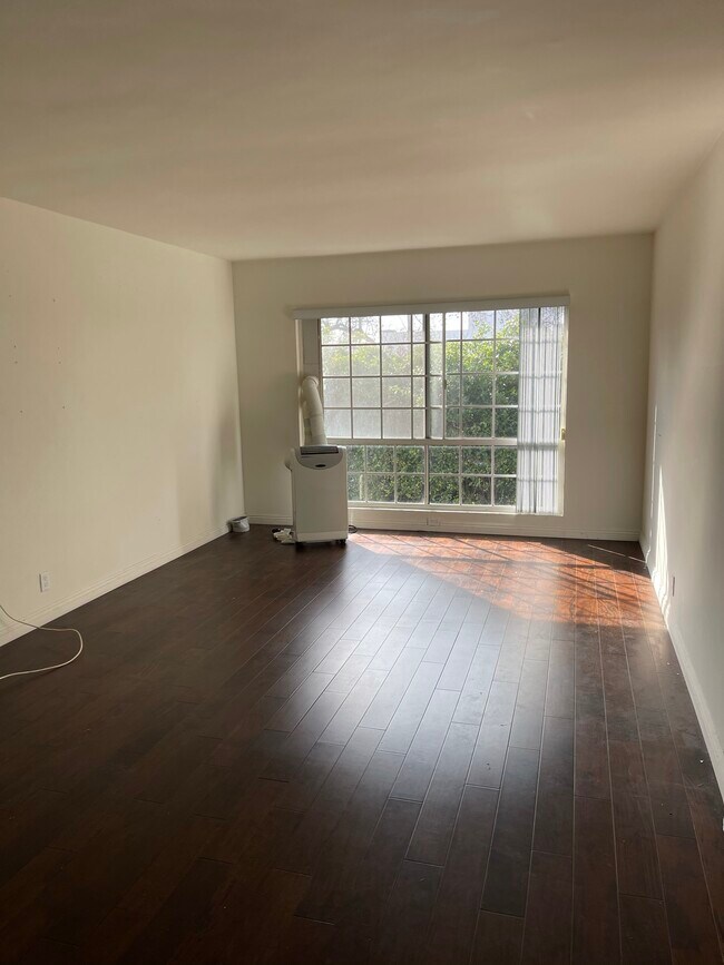 Foto del edificio - 904 N Gardner St