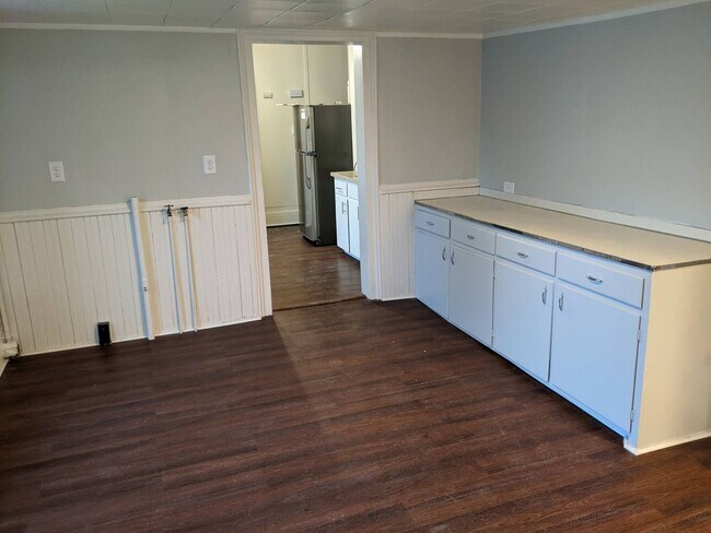 Building Photo - 711 Adler Rd