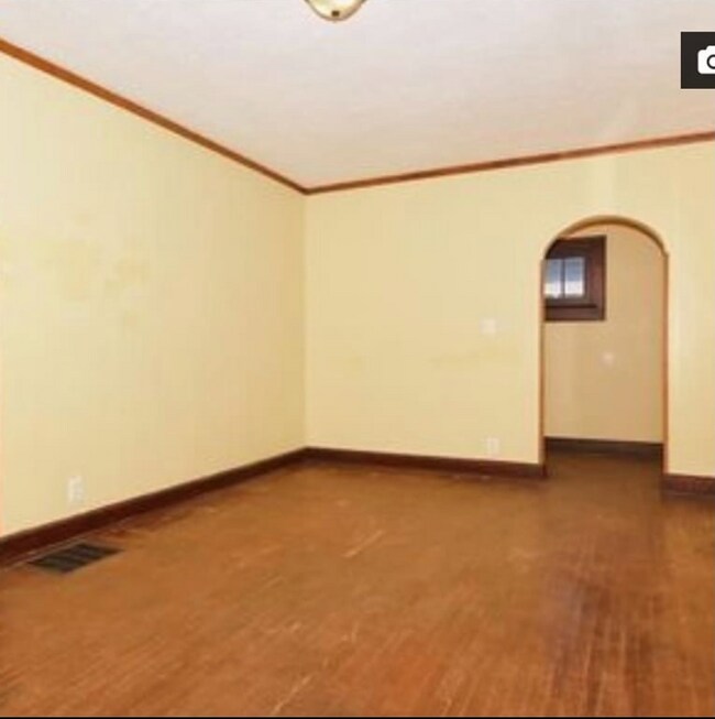 Building Photo - 1840 W Maryland St