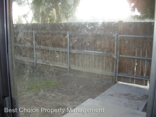Building Photo - 41900 Acacia Ave