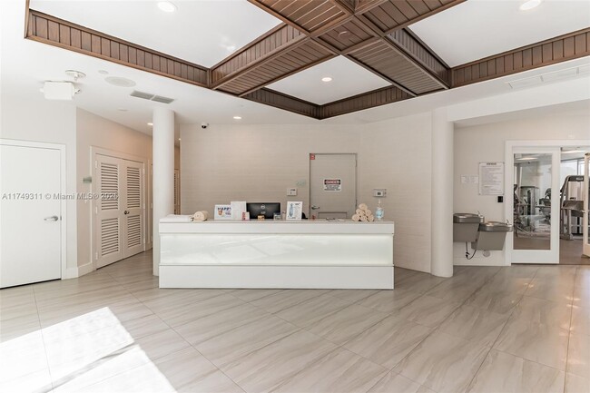 Foto del edificio - 20281 E Country Club Dr