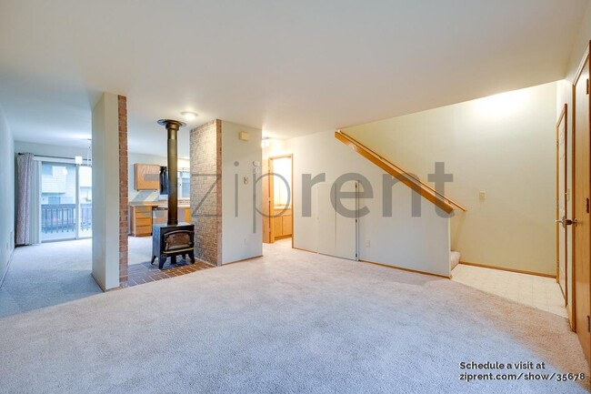 Foto del edificio - 5708 Wisteria Ln NE