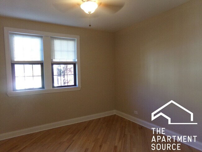 Building Photo - 894 Green Bay Rd