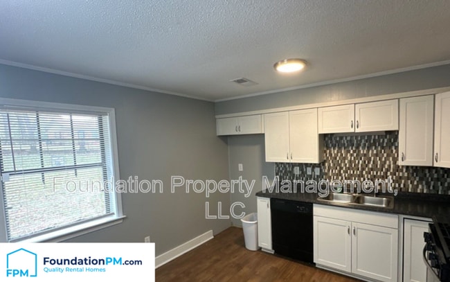 Building Photo - 5810 Chickasaw Dr