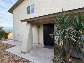 Building Photo - 4734 Roberta St