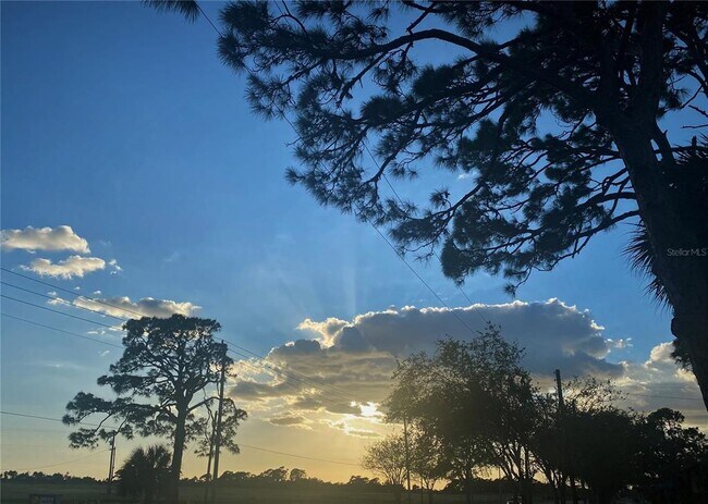 Foto del edificio - 111 Airport Ave W