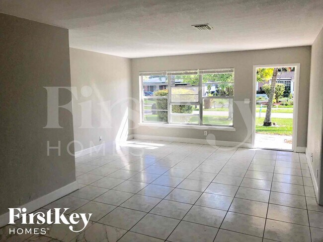 Building Photo - 3057 SW 2nd St