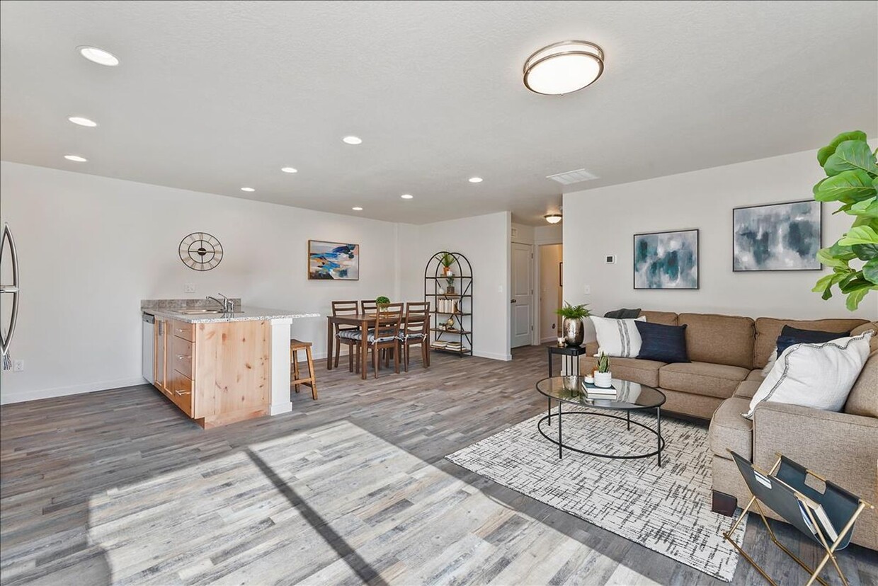Primary Photo - 3 Bedroom, 2 Bath Home w/2 Car Garage in D...