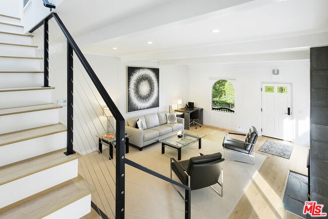 Foto del edificio - 823 N Harper Ave