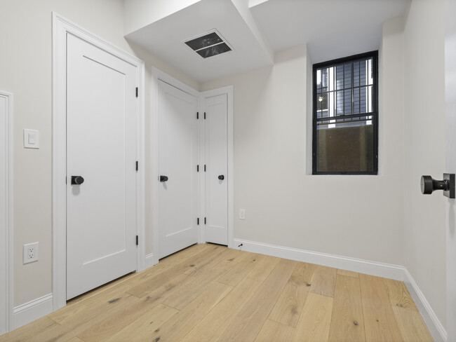 Foto del edificio - 48 Woodward St