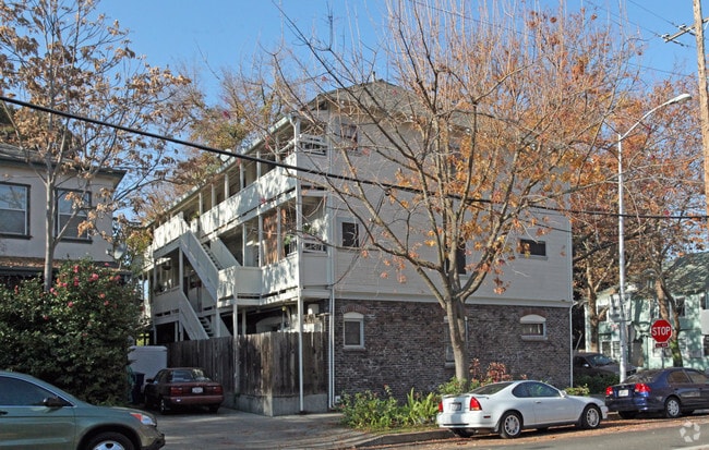 Building Photo - 728 E St