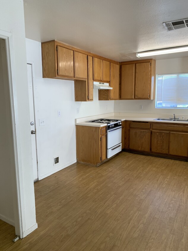 Primary Photo - 289 Nickel St