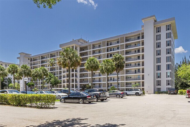 Foto del edificio - 3150 N Palm Aire Dr