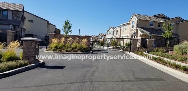 Building Photo - 8026 Avanti Dr