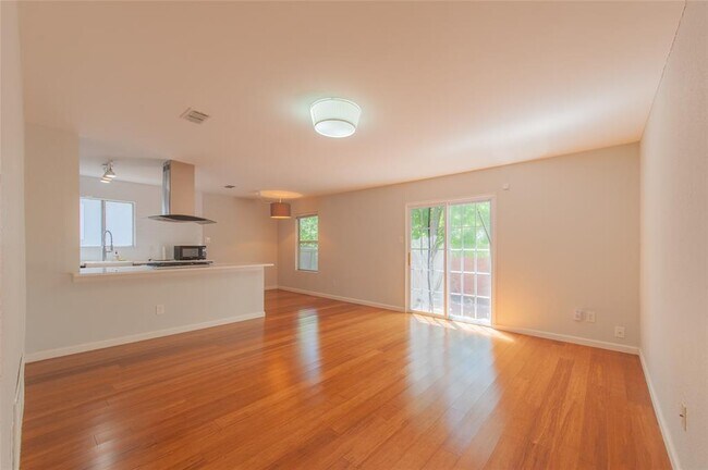 Foto del edificio - 7808 Clydesdale Dr