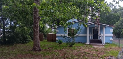 Building Photo - 10635 Mc Laurin Rd E