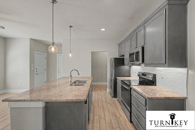 Building Photo - 8037-8039 Arbor