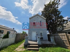 Building Photo - 920 W Columbia St