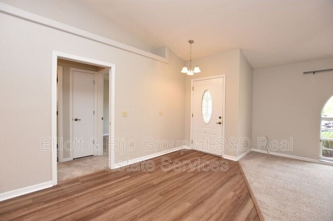 Building Photo - 8019 Ridgeglen Cir E
