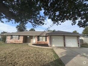 Building Photo - 8105 W Lakeshore Dr