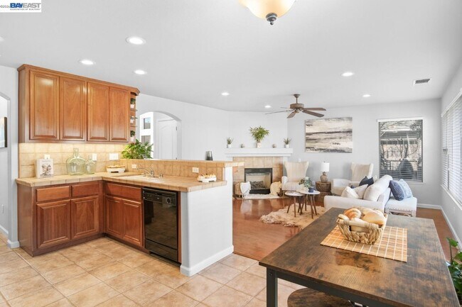 Building Photo - 2301 Mountain Springs Dr