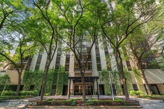 Building Photo - 100 E Bellevue Pl