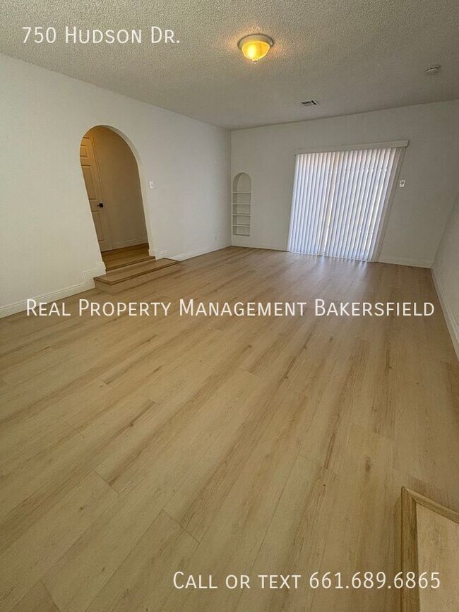 Building Photo - 750 Hudson Dr