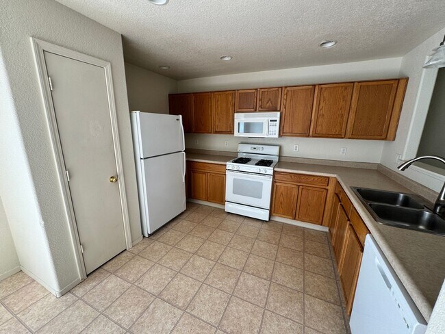 Building Photo - 9587 Autumn Leaf Way