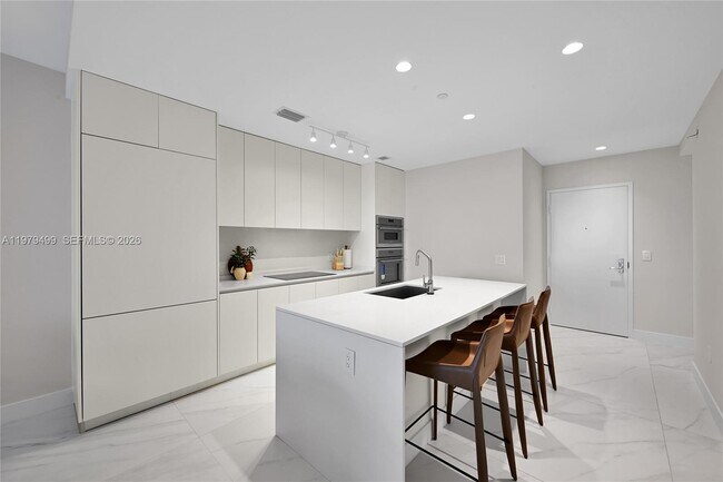 Foto del edificio - 700 NE 24th St