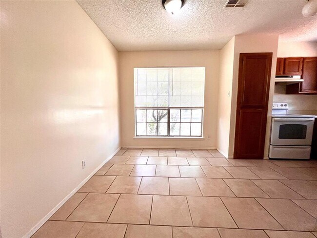 Building Photo - 2802 Aftonshire Wy