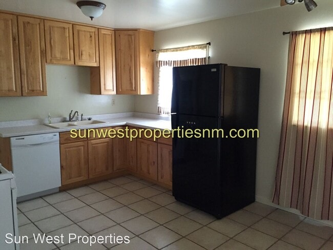 Building Photo - 3 br, 1 bath House - 2627 Mossman Dr.