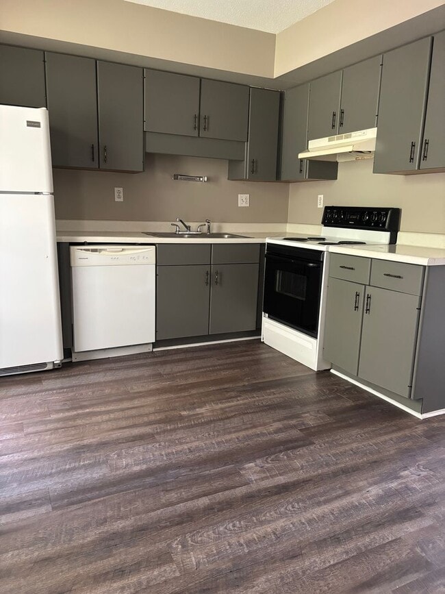 Building Photo - 420-422 Sioux Trail