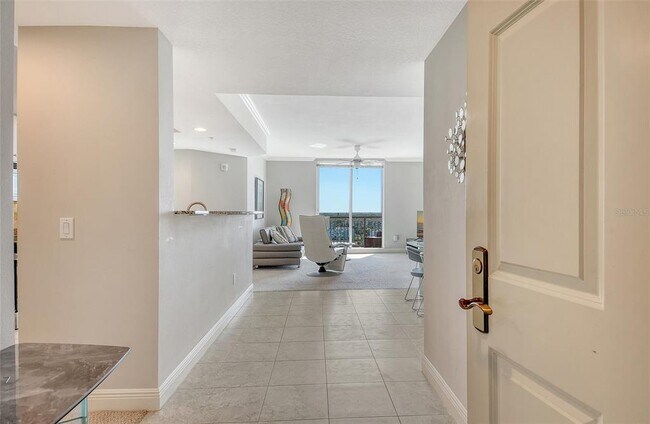Building Photo - 800 N Tamiami Trl