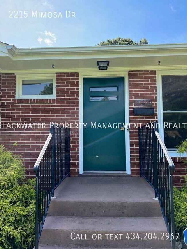 Building Photo - 2215 Mimosa Dr